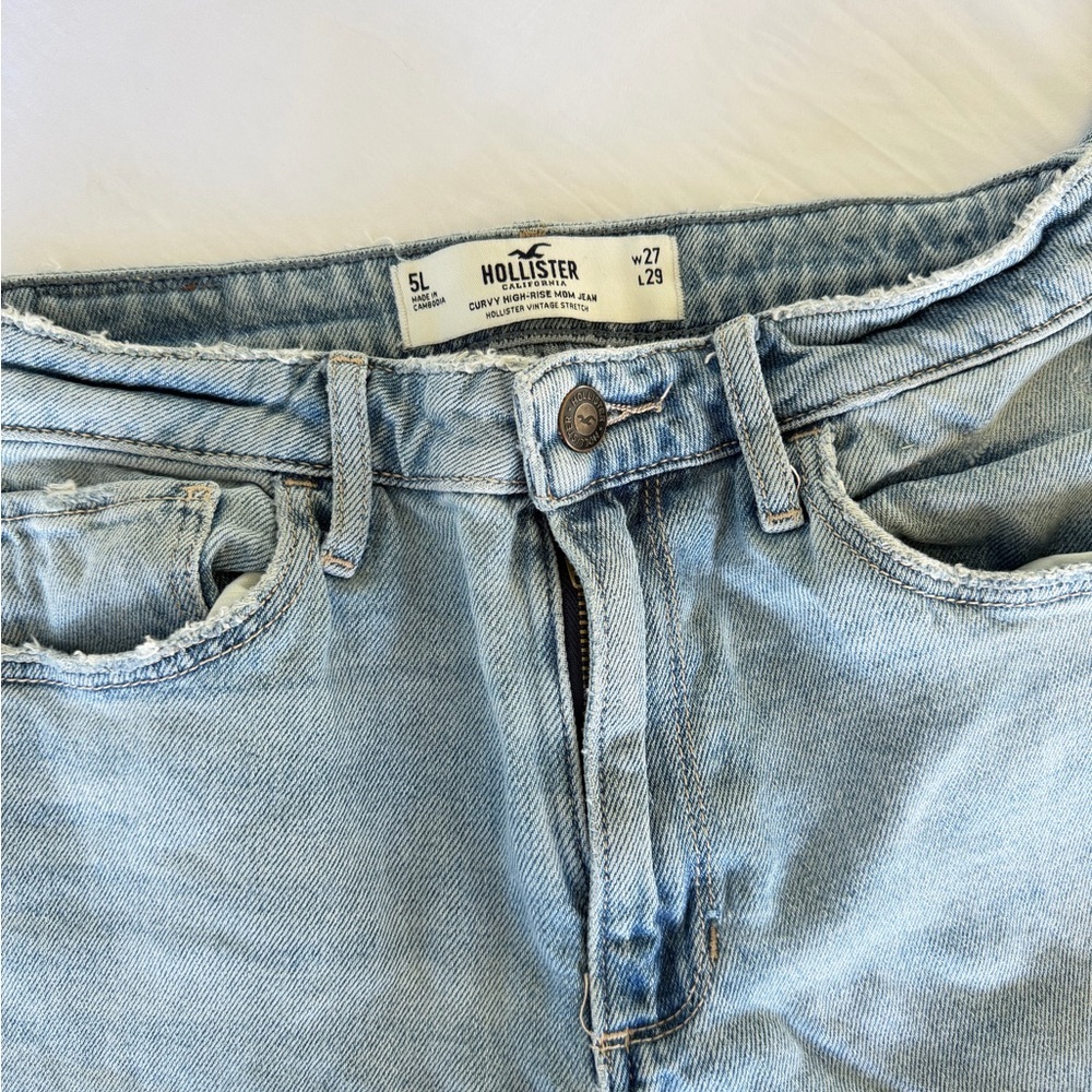 Hollister curvy high rise mom jeans distressed - Picture 2 of 7